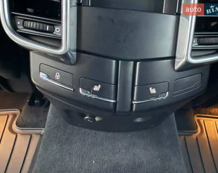 Черный Порше Каен, объемом двигателя 4.8 л и пробегом 278 тыс. км за 13999 $, фото 48 на Automoto.ua