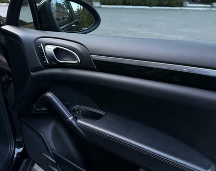 Чорний Порше Cayenne, об'ємом двигуна 3 л та пробігом 190 тис. км за 23900 $, фото 23 на Automoto.ua