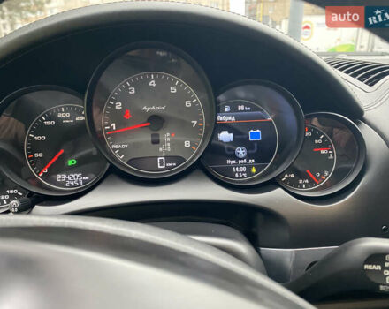Чорний Порше Cayenne, об'ємом двигуна 3 л та пробігом 235 тис. км за 13950 $, фото 43 на Automoto.ua