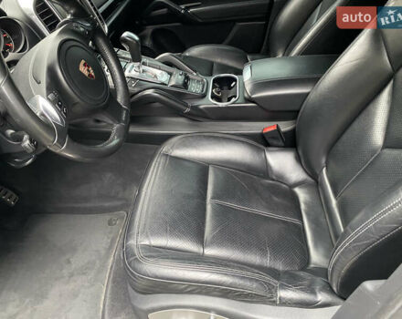 Чорний Порше Cayenne, об'ємом двигуна 3 л та пробігом 235 тис. км за 13950 $, фото 37 на Automoto.ua