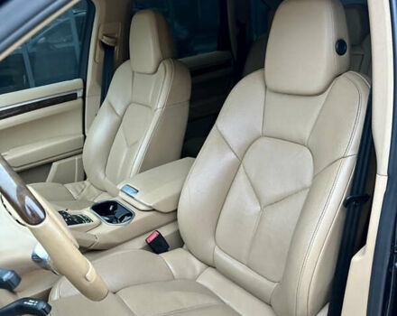 Черный Порше Каен, объемом двигателя 2.97 л и пробегом 302 тыс. км за 18000 $, фото 8 на Automoto.ua