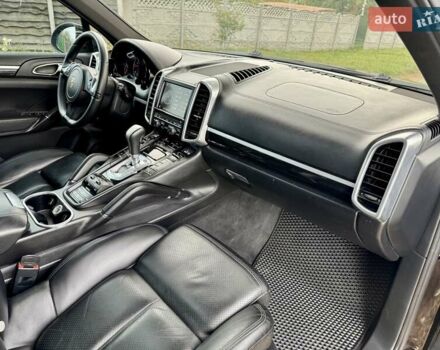 Чорний Порше Cayenne, об'ємом двигуна 3 л та пробігом 240 тис. км за 18500 $, фото 31 на Automoto.ua