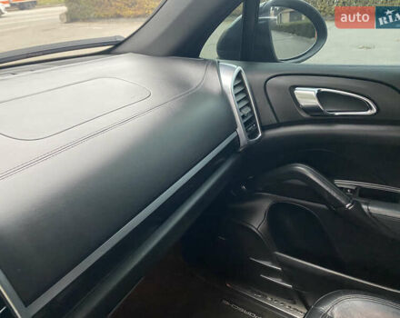 Чорний Порше Cayenne, об'ємом двигуна 3 л та пробігом 235 тис. км за 13950 $, фото 48 на Automoto.ua