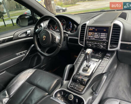 Чорний Порше Cayenne, об'ємом двигуна 3 л та пробігом 235 тис. км за 13950 $, фото 55 на Automoto.ua