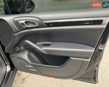 Чорний Порше Cayenne, об'ємом двигуна 3 л та пробігом 235 тис. км за 13950 $, фото 58 на Automoto.ua