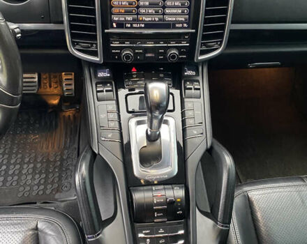 Чорний Порше Cayenne, об'ємом двигуна 3 л та пробігом 235 тис. км за 13950 $, фото 49 на Automoto.ua