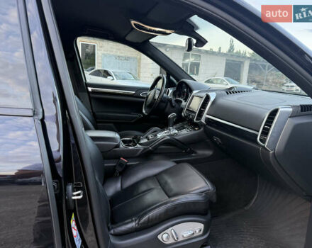 Чорний Порше Cayenne, об'ємом двигуна 4.8 л та пробігом 278 тис. км за 14500 $, фото 65 на Automoto.ua