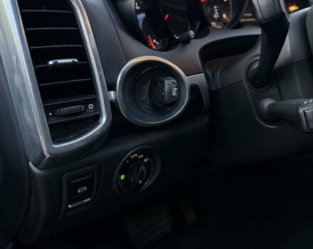 Чорний Порше Cayenne, об'ємом двигуна 3 л та пробігом 190 тис. км за 23900 $, фото 41 на Automoto.ua