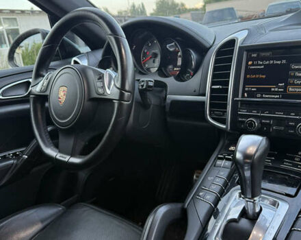 Чорний Порше Cayenne, об'ємом двигуна 4.8 л та пробігом 278 тис. км за 14500 $, фото 68 на Automoto.ua