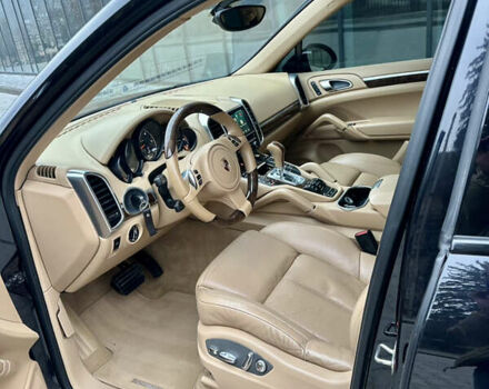 Черный Порше Каен, объемом двигателя 2.97 л и пробегом 302 тыс. км за 18000 $, фото 7 на Automoto.ua