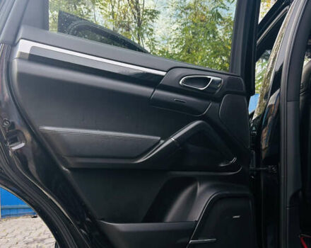 Черный Порше Каен, объемом двигателя 3.6 л и пробегом 210 тыс. км за 17000 $, фото 13 на Automoto.ua