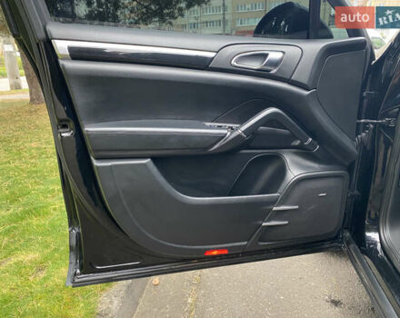 Чорний Порше Cayenne, об'ємом двигуна 3 л та пробігом 235 тис. км за 13950 $, фото 30 на Automoto.ua