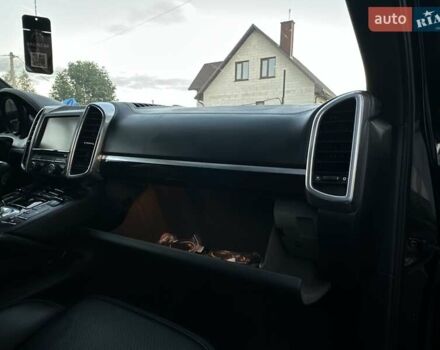Черный Порше Каен, объемом двигателя 4.8 л и пробегом 117 тыс. км за 18500 $, фото 59 на Automoto.ua