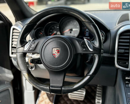 Чорний Порше Cayenne, об'ємом двигуна 4.81 л та пробігом 182 тис. км за 16800 $, фото 17 на Automoto.ua