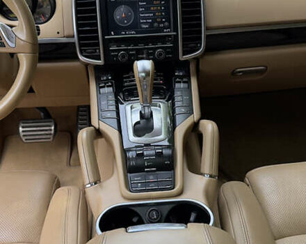 Чорний Порше Cayenne, об'ємом двигуна 4.81 л та пробігом 135 тис. км за 15700 $, фото 10 на Automoto.ua