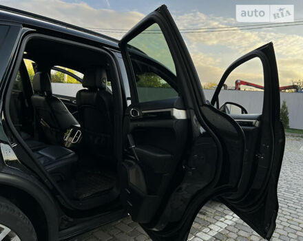 Чорний Порше Cayenne, об'ємом двигуна 3 л та пробігом 190 тис. км за 25500 $, фото 30 на Automoto.ua