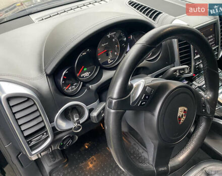 Чорний Порше Cayenne, об'ємом двигуна 3 л та пробігом 235 тис. км за 13950 $, фото 46 на Automoto.ua