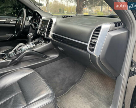 Чорний Порше Cayenne, об'ємом двигуна 3 л та пробігом 235 тис. км за 13950 $, фото 52 на Automoto.ua