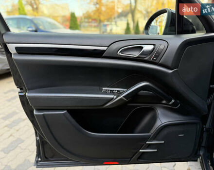 Порше Каен 2012 в Черновцах на Automoto.ua Черный Порше Каен, объемом двигателя 3 л и пробегом 296 тыс. км за 21500 $, фото 13 на Automoto.ua