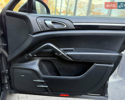 Порше Каен 2012 в Черновцах на Automoto.ua Черный Порше Каен, объемом двигателя 3 л и пробегом 296 тыс. км за 21500 $, фото 21 на Automoto.ua