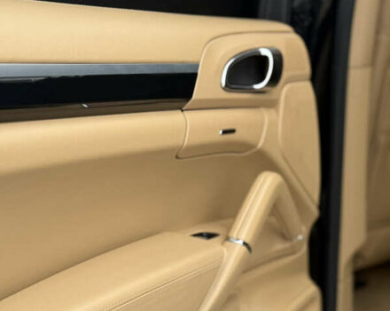 Чорний Порше Cayenne, об'ємом двигуна 3 л та пробігом 224 тис. км за 19350 $, фото 48 на Automoto.ua