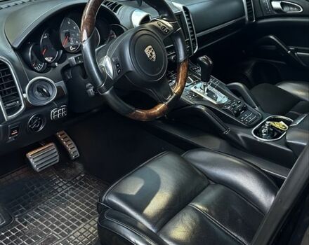 Черный Порше Каен, объемом двигателя 4.8 л и пробегом 196 тыс. км за 15000 $, фото 4 на Automoto.ua