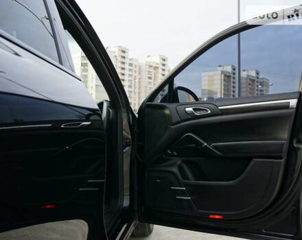 Чорний Порше Cayenne, об'ємом двигуна 0 л та пробігом 174 тис. км за 23500 $, фото 10 на Automoto.ua