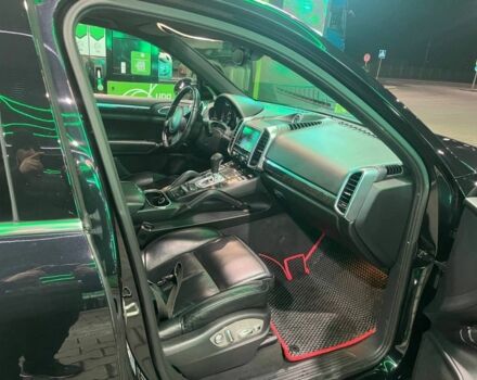 Черный Порше Каен, объемом двигателя 3 л и пробегом 160 тыс. км за 23900 $, фото 6 на Automoto.ua