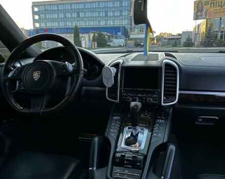Порше Cayenne 2012 у Києві на Automoto.ua Чорний Порше Cayenne, об'ємом двигуна 4.8 л та пробігом 196 тис. км за 15000 $, фото 10 на Automoto.ua