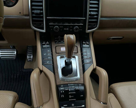 Черный Порше Каен, объемом двигателя 4.81 л и пробегом 136 тыс. км за 26000 $, фото 4 на Automoto.ua