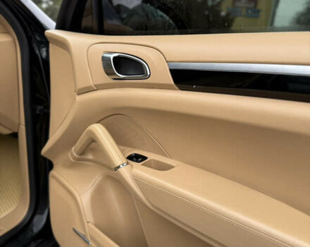 Чорний Порше Cayenne, об'ємом двигуна 3 л та пробігом 224 тис. км за 19350 $, фото 36 на Automoto.ua