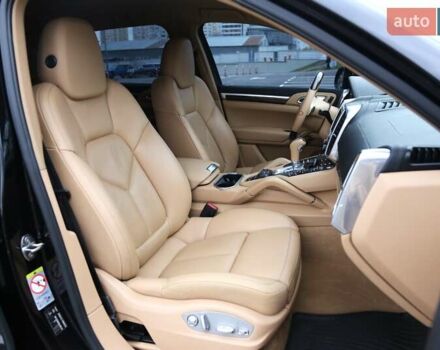 Черный Порше Каен, объемом двигателя 3 л и пробегом 103 тыс. км за 32000 $, фото 9 на Automoto.ua