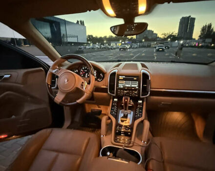 Черный Порше Каен, объемом двигателя 3.6 л и пробегом 270 тыс. км за 15000 $, фото 9 на Automoto.ua