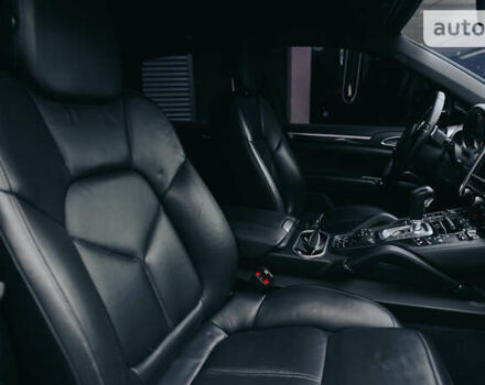 Чорний Порше Cayenne, об'ємом двигуна 4.8 л та пробігом 220 тис. км за 22500 $, фото 19 на Automoto.ua