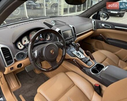 Черный Порше Каен, объемом двигателя 4.81 л и пробегом 43 тыс. км за 53000 $, фото 25 на Automoto.ua