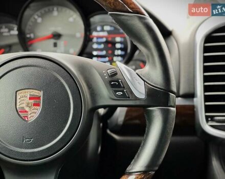 Чорний Порше Cayenne, об'ємом двигуна 4.13 л та пробігом 273 тис. км за 23999 $, фото 42 на Automoto.ua