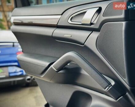 Порше Каен 2013 в Киеве на Automoto.ua Черный Порше Каен, объемом двигателя 4.13 л и пробегом 273 тыс. км за 23999 $, фото 28 на Automoto.ua