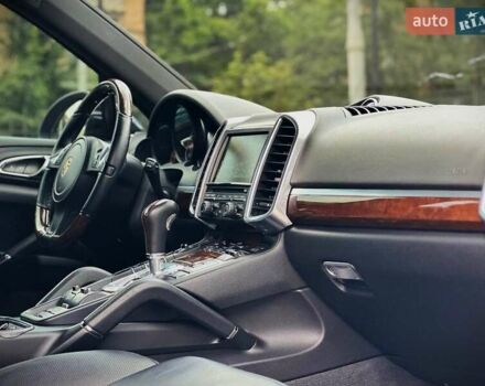 Порше Каен 2013 в Киеве на Automoto.ua Черный Порше Каен, объемом двигателя 4.13 л и пробегом 273 тыс. км за 23999 $, фото 37 на Automoto.ua