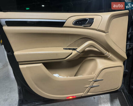 Черный Порше Каен, объемом двигателя 2.97 л и пробегом 234 тыс. км за 25200 $, фото 9 на Automoto.ua