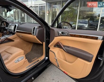 Черный Порше Каен, объемом двигателя 4.81 л и пробегом 43 тыс. км за 53000 $, фото 28 на Automoto.ua