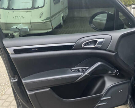 Черный Порше Каен, объемом двигателя 2.97 л и пробегом 233 тыс. км за 21700 $, фото 16 на Automoto.ua