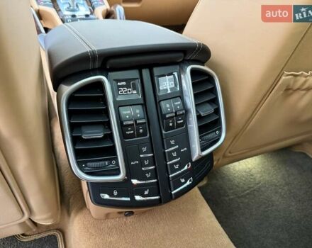 Черный Порше Каен, объемом двигателя 4.81 л и пробегом 43 тыс. км за 53000 $, фото 45 на Automoto.ua