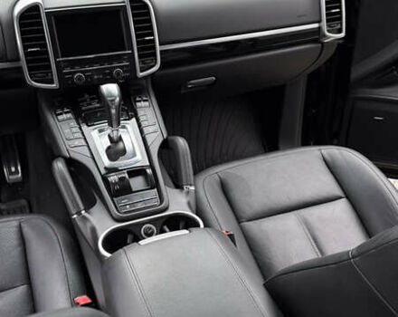 Черный Порше Каен, объемом двигателя 2.97 л и пробегом 215 тыс. км за 22900 $, фото 17 на Automoto.ua