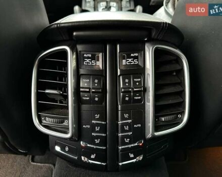 Чорний Порше Cayenne, об'ємом двигуна 4.8 л та пробігом 160 тис. км за 23000 $, фото 7 на Automoto.ua