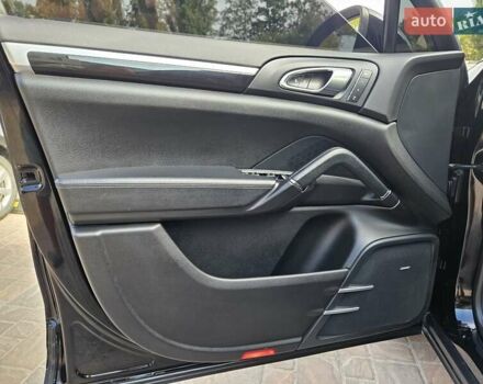 Порше Каен 2013 в Полтаве на Automoto.ua Черный Порше Каен, объемом двигателя 2.97 л и пробегом 258 тыс. км за 20950 $, фото 100 на Automoto.ua