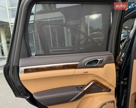 Черный Порше Каен, объемом двигателя 4.81 л и пробегом 43 тыс. км за 53000 $, фото 18 на Automoto.ua