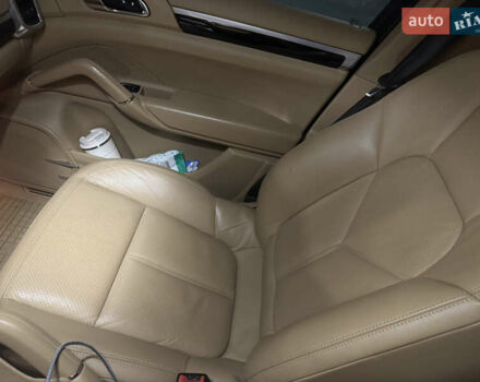 Черный Порше Каен, объемом двигателя 2.97 л и пробегом 234 тыс. км за 25200 $, фото 6 на Automoto.ua