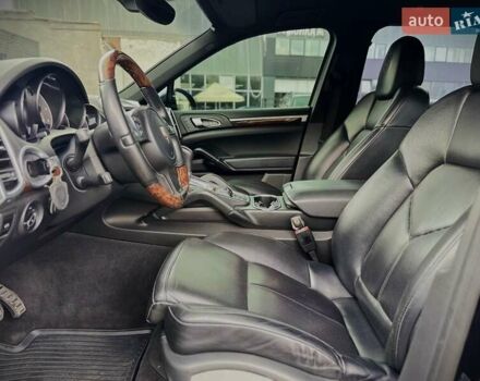 Порше Каен 2013 в Киеве на Automoto.ua Черный Порше Каен, объемом двигателя 4.13 л и пробегом 273 тыс. км за 23999 $, фото 24 на Automoto.ua