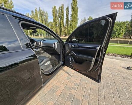 Порше Каен 2013 в Полтаве на Automoto.ua Черный Порше Каен, объемом двигателя 2.97 л и пробегом 258 тыс. км за 20950 $, фото 89 на Automoto.ua