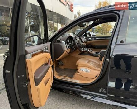 Черный Порше Каен, объемом двигателя 4.81 л и пробегом 43 тыс. км за 53000 $, фото 19 на Automoto.ua